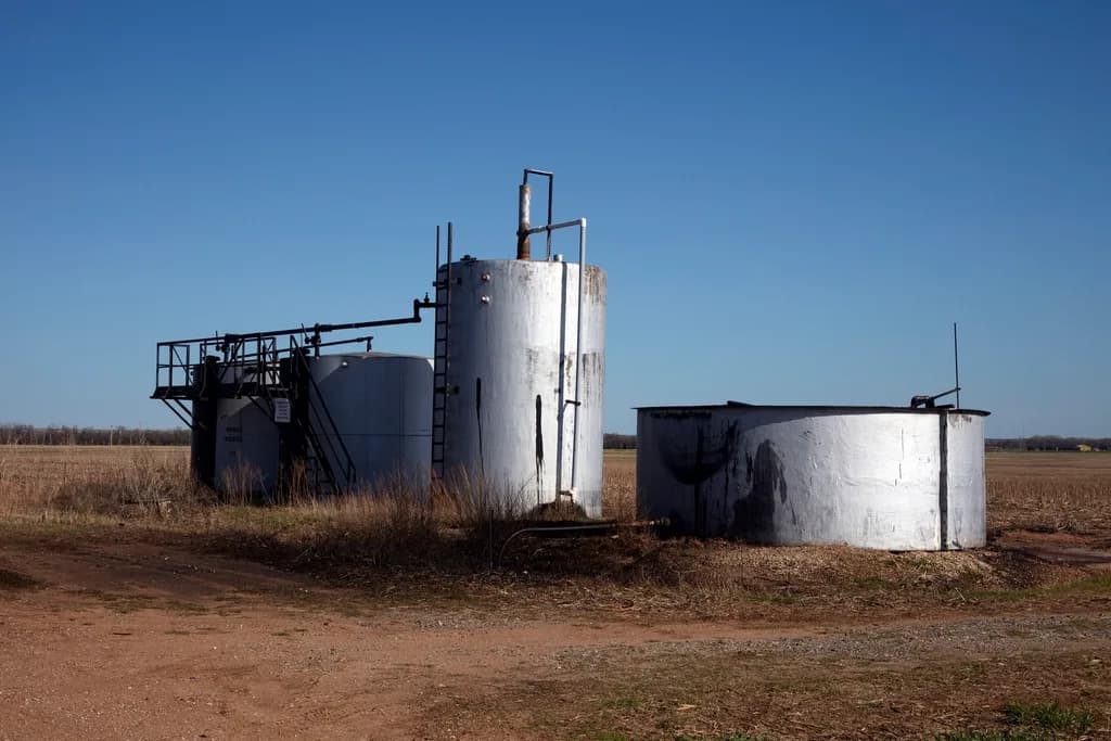 How to Store Industrial Fuel Oil Safely On Site